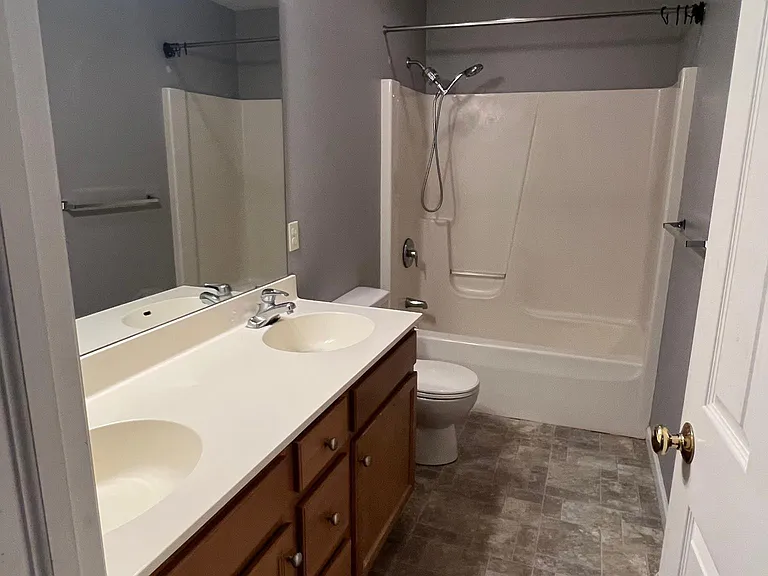Full bath upstairs