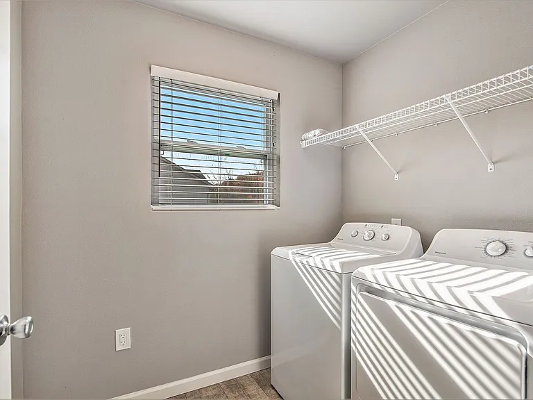 188 Primrose Ln — Photo 16