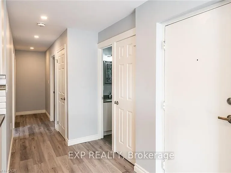 529 Elm St #16 — Photo 8