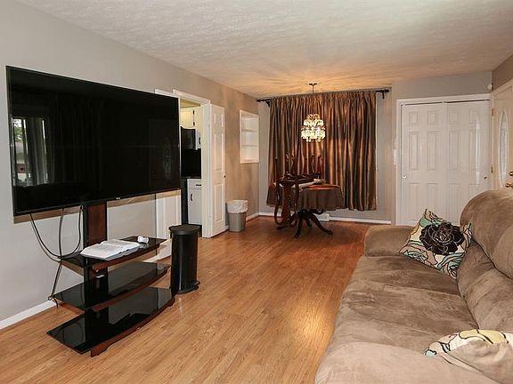 3rd image of 2719 Windlow Dr