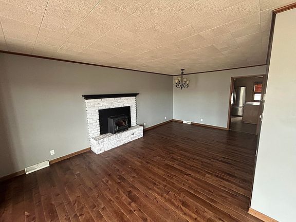 3rd image of 207 W 16th St