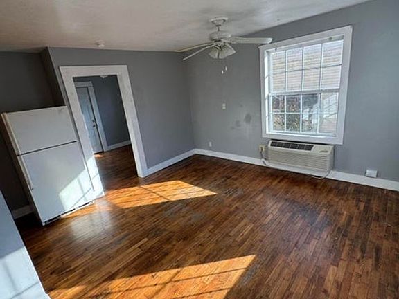 2nd image of 1720 N Fremont Ave