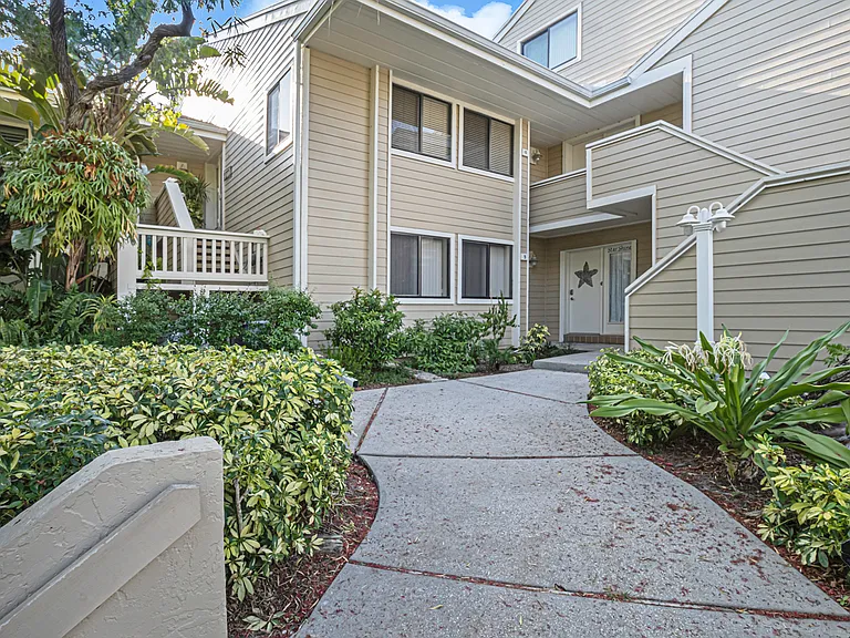 2000 Gulf Blvd #3 — Photo 24