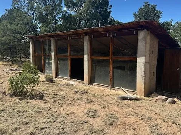 83 Hough Ln, Pie Town, NM 87827