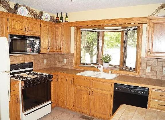4th image of 454 Tiffany Dr