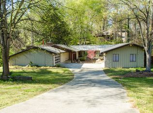 877 Hillwood Dr, Marietta, GA 30068