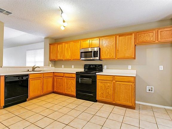 5th image of 9904 Nixon Dr
