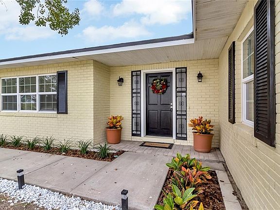 3rd image of 938 N Union Cir