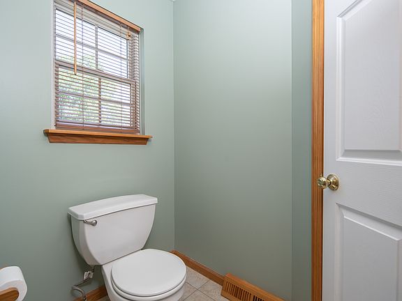 4th image of 19 Waverly Pl