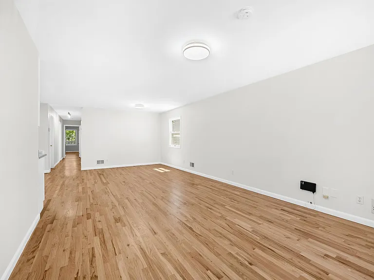 14 Elizabeth St #1 — Photo 3