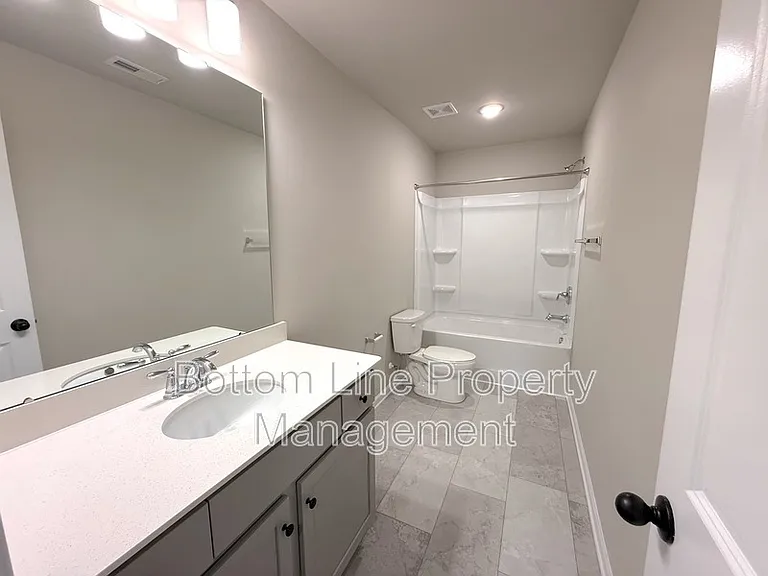 9016 Stoney Waters Ct — Photo 12
