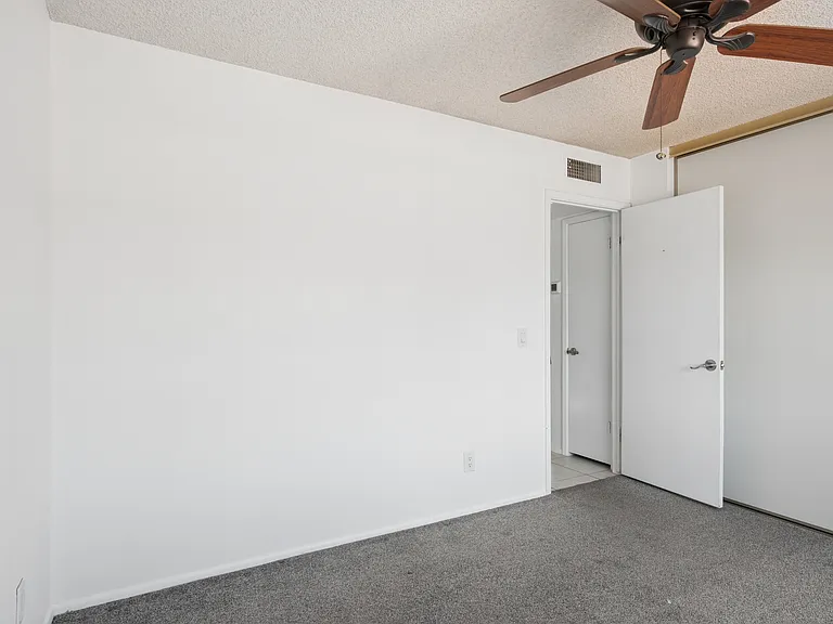 2319 E Loma Vista Dr — Photo 25