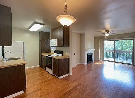 5th image of 4106 Golden Oaks Ln #4106
