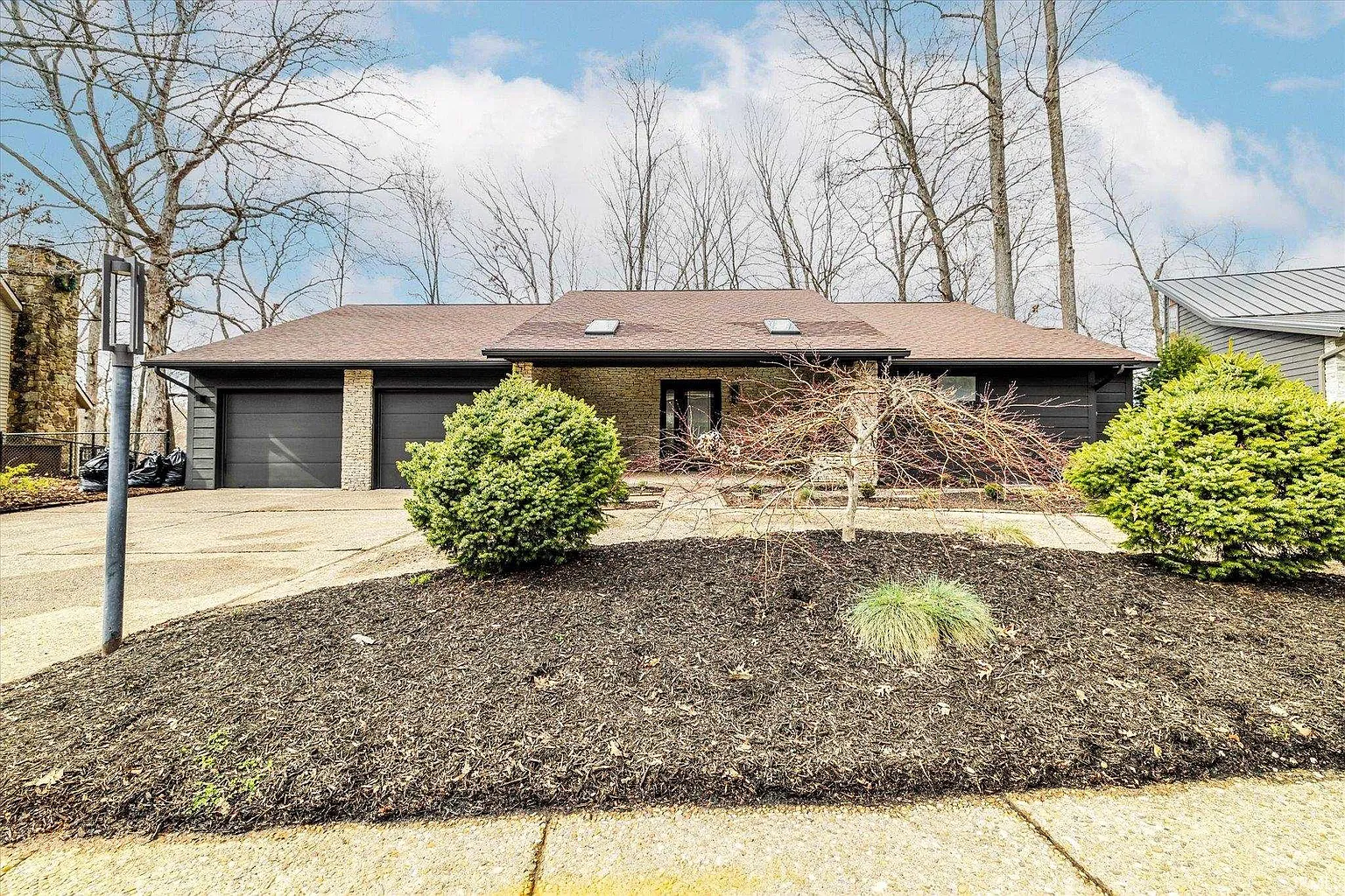 2513 E Round Hill Ln photo 1