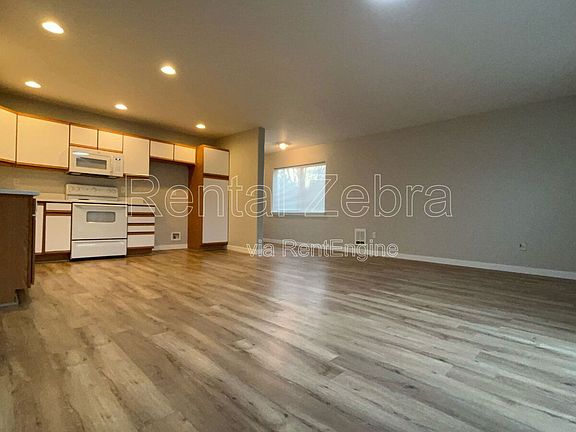 5th image of 1945 NW Canyon Dr