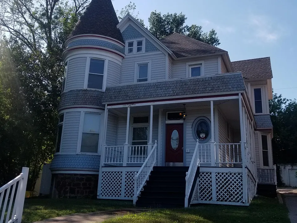 1727 E Superior St #2