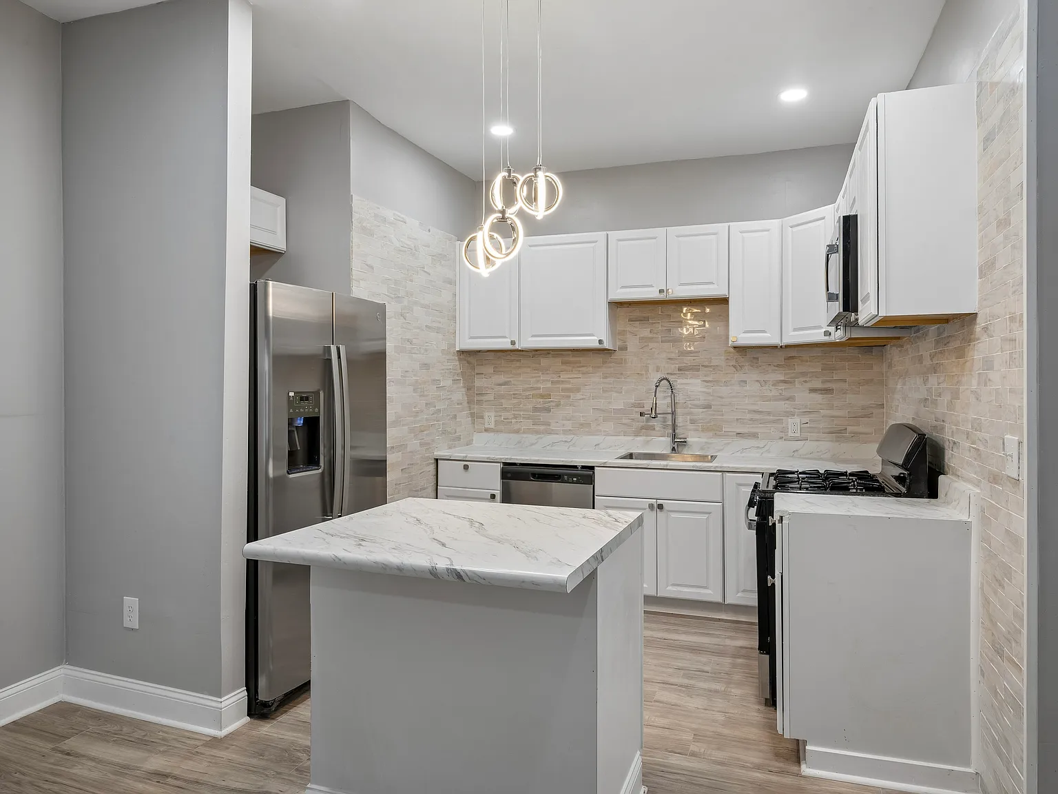 2 bed, 1200 sqft, $1,695 — Photo 2
