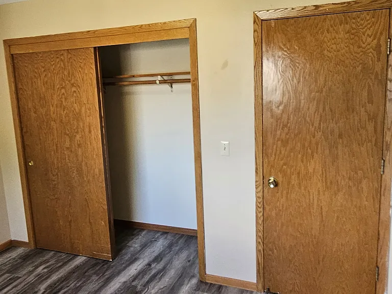 509 Hougen St S — Photo 6
