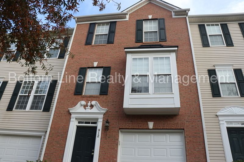 1st image of 912 Tiger Ln