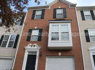 912 Tiger Ln, Charlotte, NC 28262