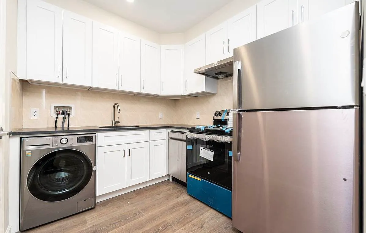 1652 East 14th Street — Photo 4