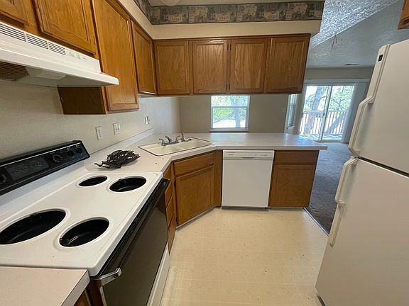 3rd image of 786 E Pennsylvania St #786