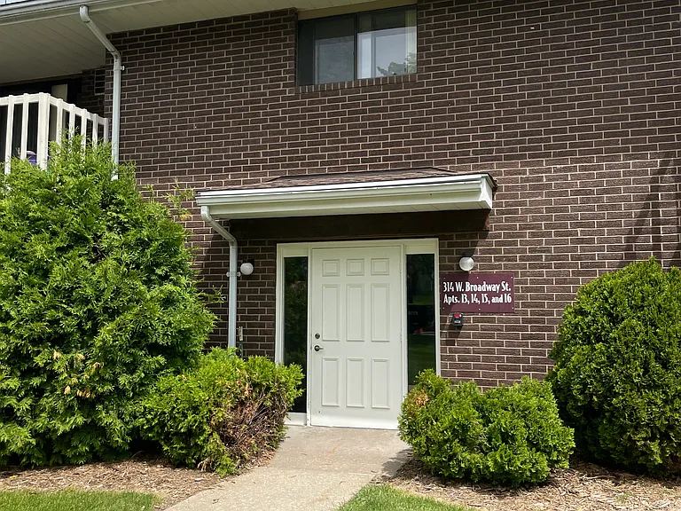314 W Broadway St #5 — Photo 2