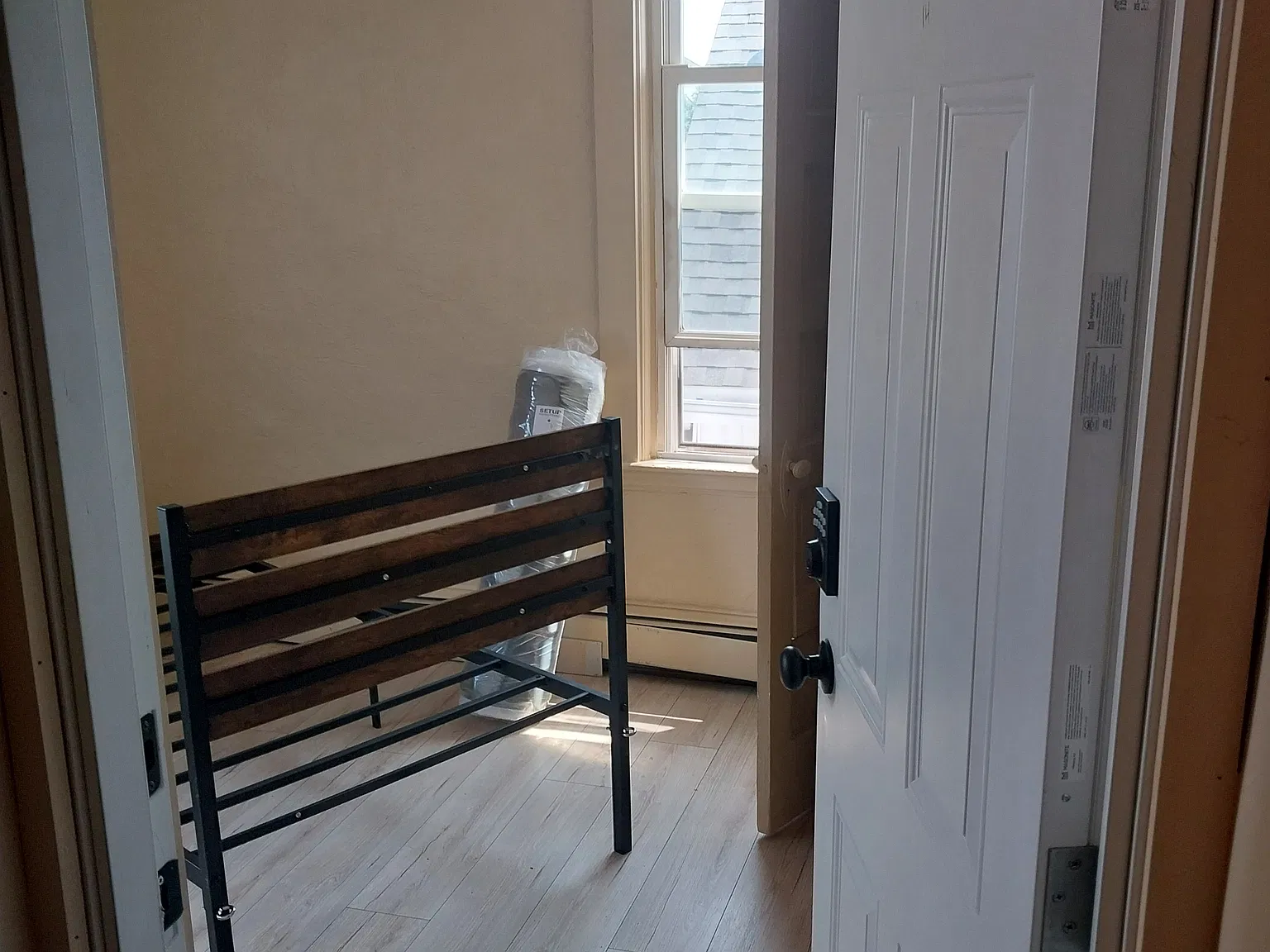 12 bed, 1500 sqft, $750 — Photo 2
