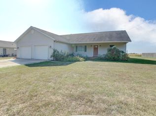 610 W Dean St, Virden, IL 62690