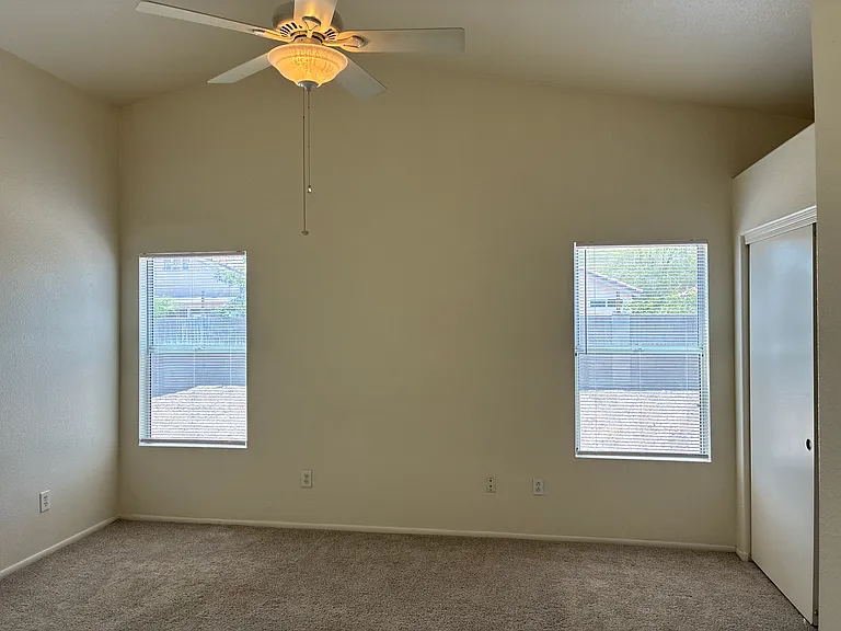 10523 W Windsor Blvd — Photo 13
