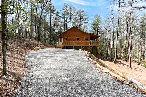 2nd image of 138 Oakcrest Ln
