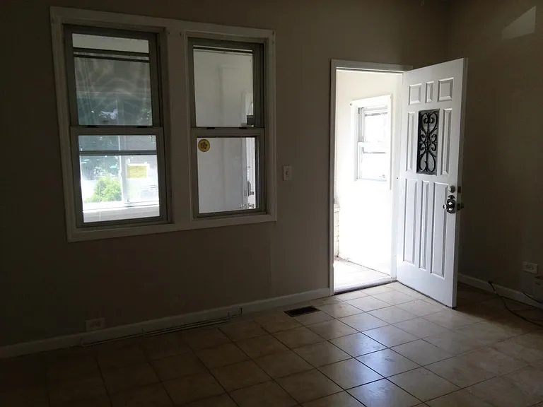 432 Ashley St — Photo 13