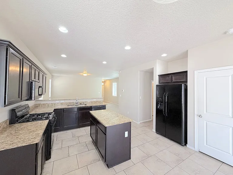 8724 Zephyr Pl NW — Photo 9