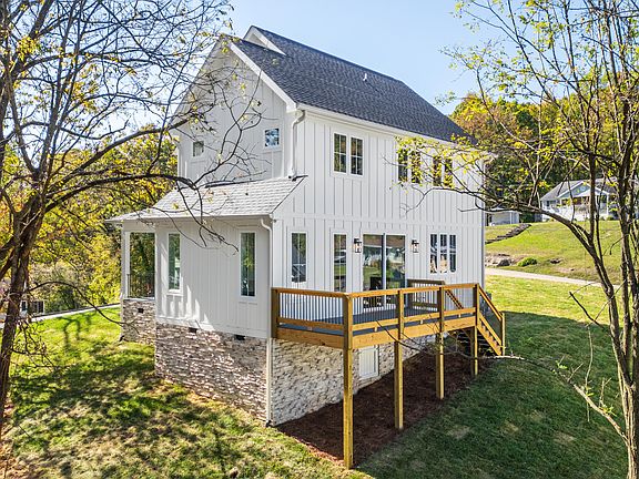4th image of 26 Hemlock Cir