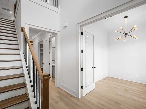 5th image of 5021 Fairhaven Cir