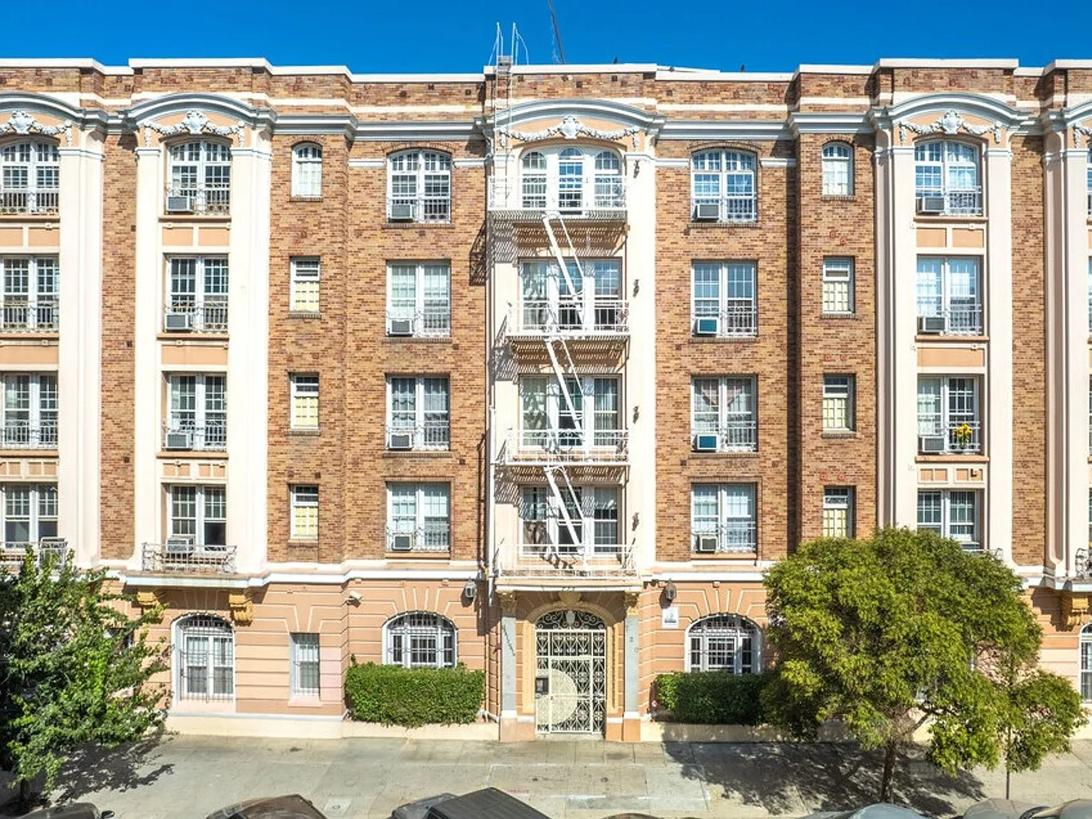 La Chalfonte Apartments...Newly Renovated and Stylish..Great Location! — Photo 1