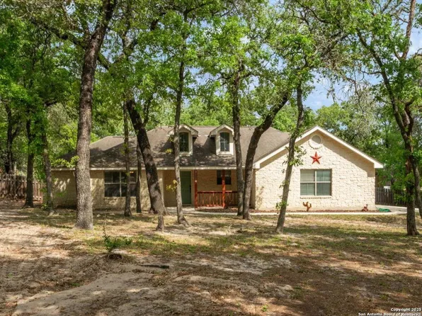 170 Pullman Rd, La Vernia, TX 78121