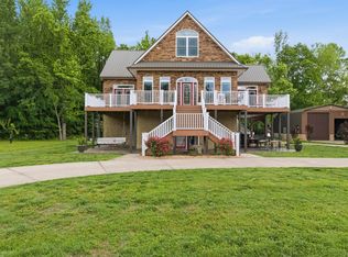1024 Cumberland Dr, Chapmansboro, TN 37035