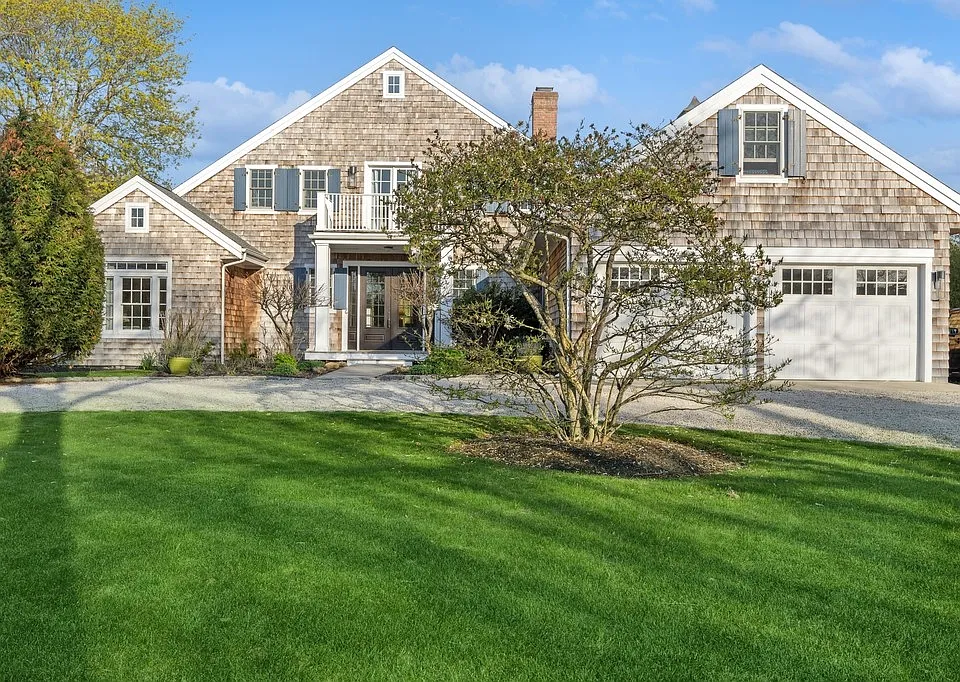 8 Barker Ln