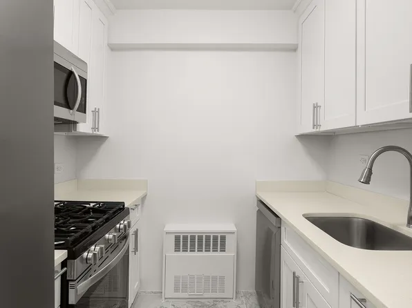 401 East 65th Street 11G image 3 of 5