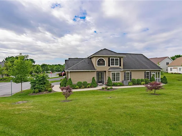 6479 Senate Dr, Bethlehem, PA 18017