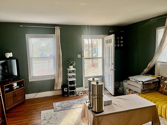 2nd image of 1902 W Lakewood Ave
