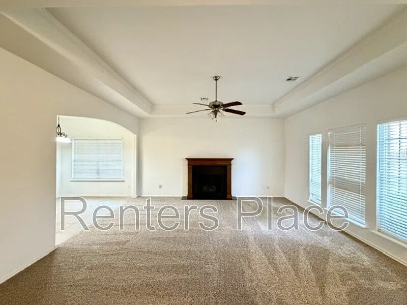 3 bed, 2.0 bath, 1704 sqft, $1,895 — Photo 3