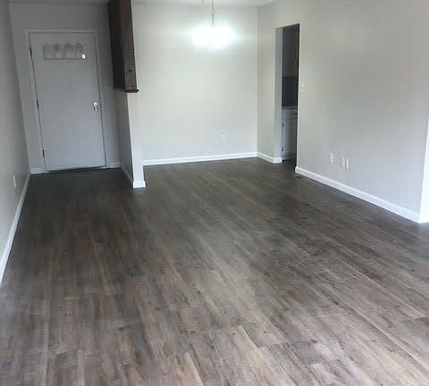 4th image of 2108 Hewitt Ave