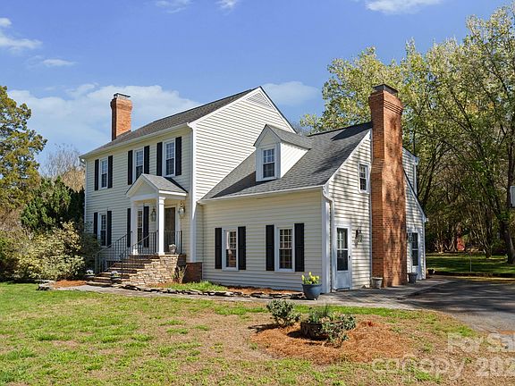 3rd image of 5221 Summer Gate Dr
