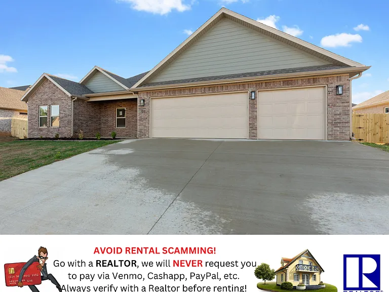 97 N Adler Ave — Photo 1