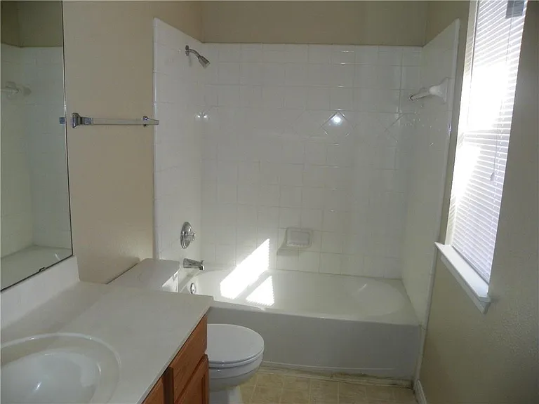 203 Marvin Cv — Photo 14