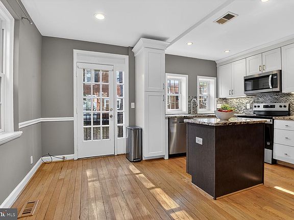 4th image of 2813 S Columbus St