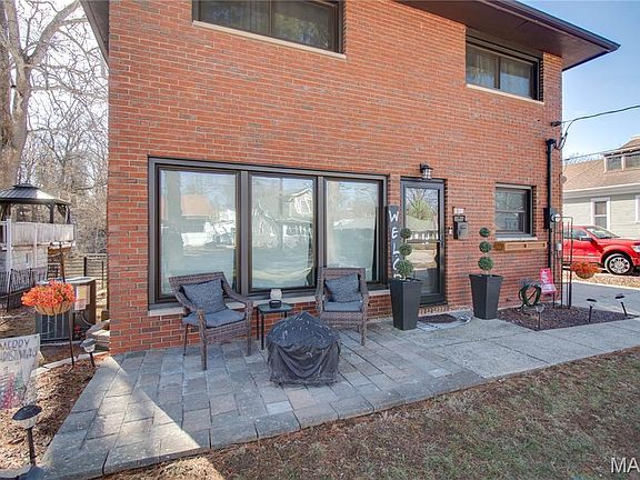 4th image of 1011 Danforth St