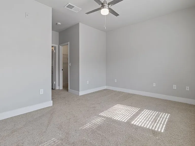 Oakville Apartments — Photo 14